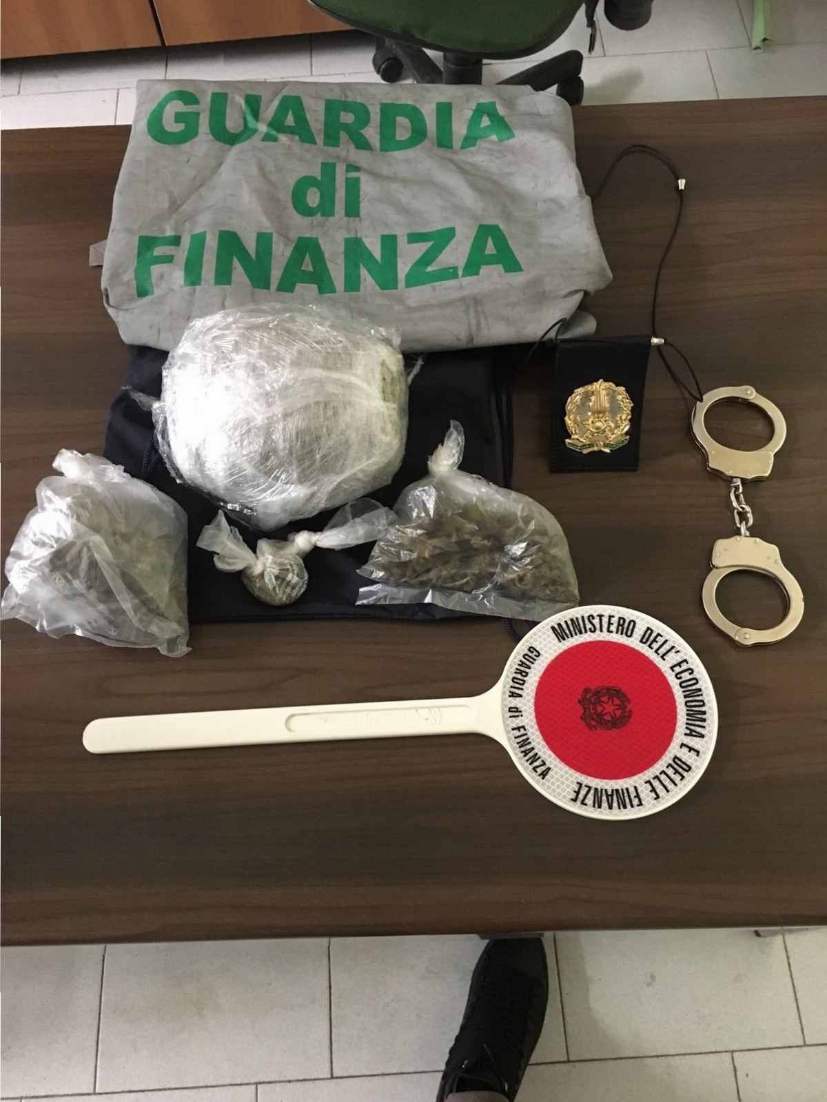 Arresto a Mondragone: sequestrati 600 grammi di marijuana