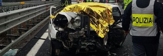 Auto contromano sull’A30, anziana coppia muore