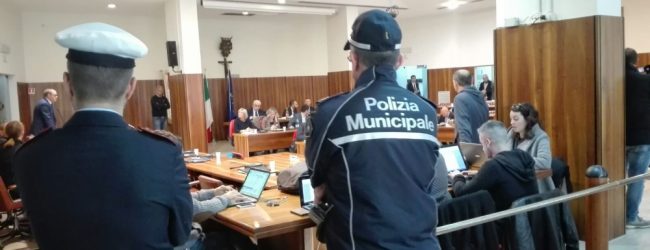 Avellino| Polizia e carabinieri in aula: scontro in consiglio