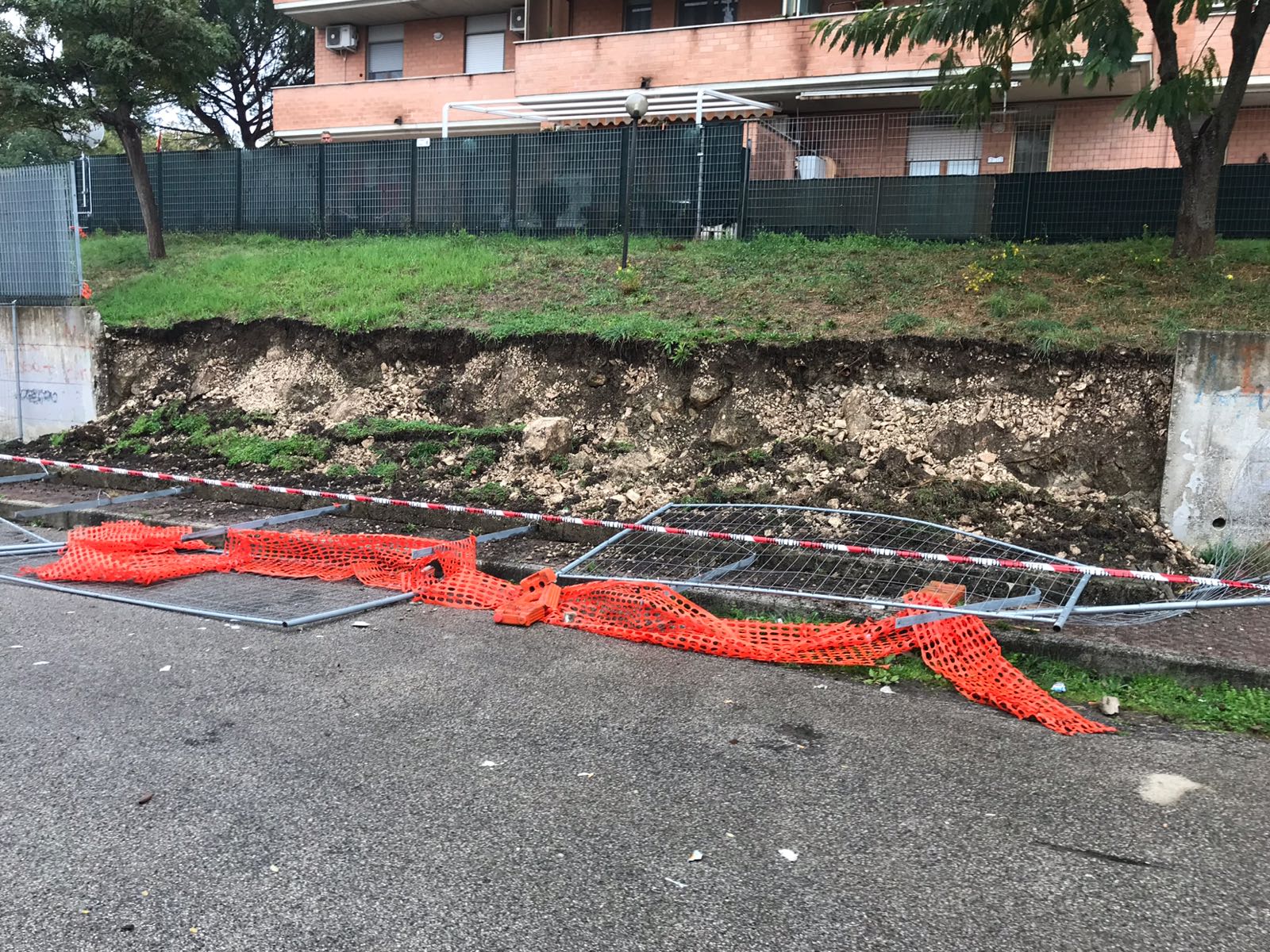 Benevento| Maltempo, crolla muro al Rione Libertà