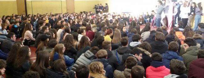 Avellino| “Mancini”: è sciopero. Gli studenti bloccano via Morelli e Silvati