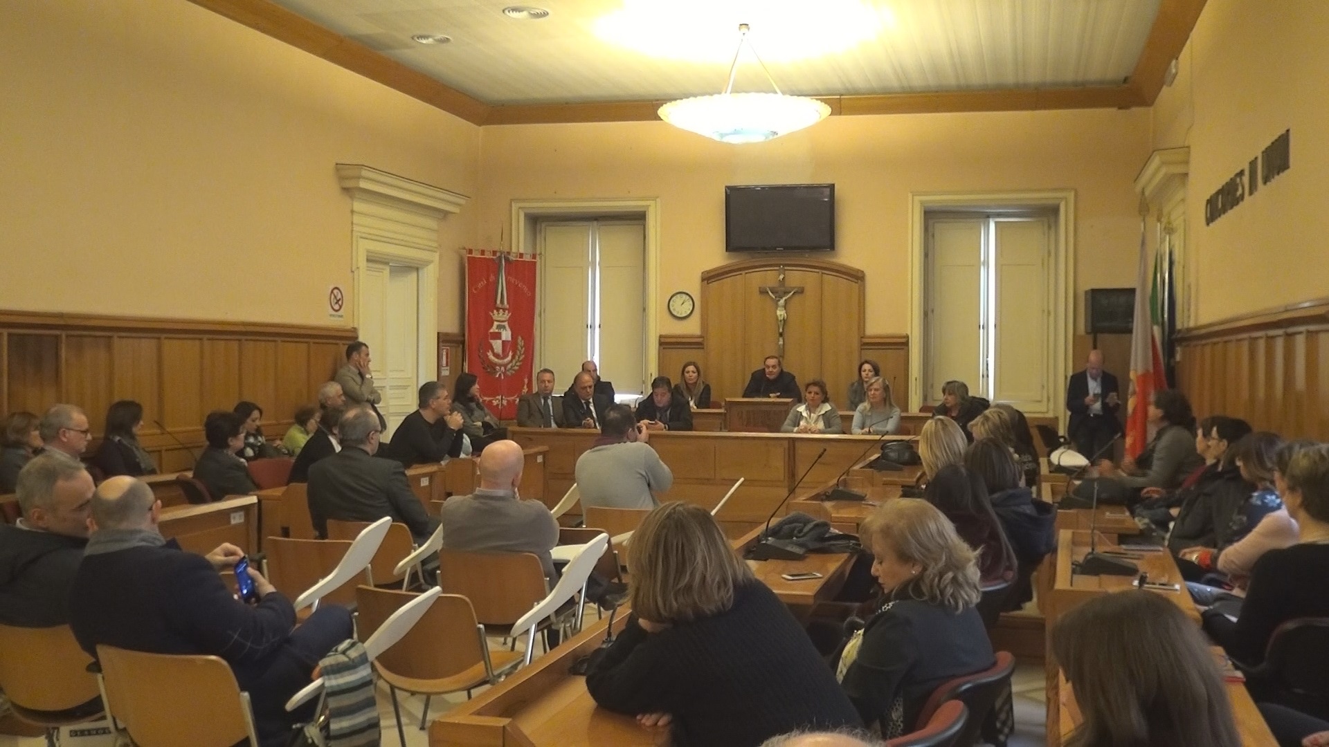 Benevento| Mastella agli impiegati del Comune: lavorare col cuore