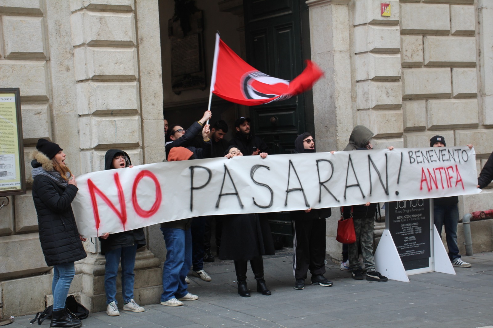 Benevento| Fascisti in città, Potere al Popolo: “No pasaran”