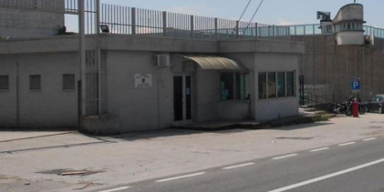 Ariano Irpino| Droga e telefonini per i detenuti in una busta scovata dalla polizia penitenziaria nell’intercinta del carcere: la denuncia del Sappe