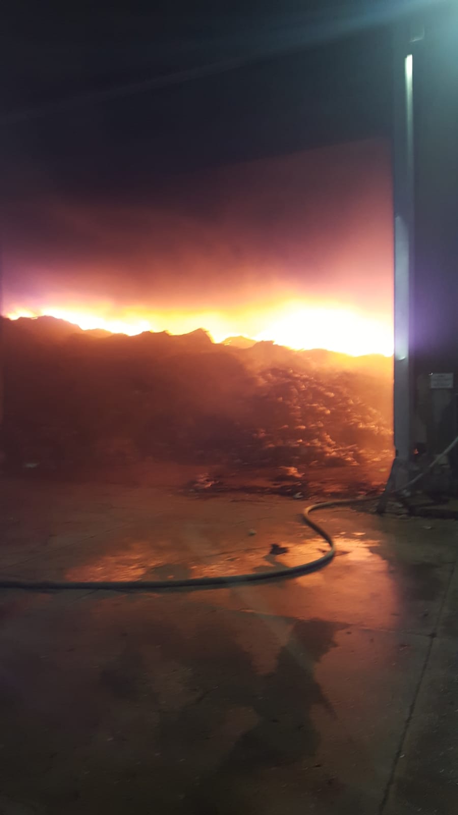 Incendio Stir Santa Maria Capua Vetere, intervengono anche i vigili del Fuoco di Benevento/FOTO E VIDEO