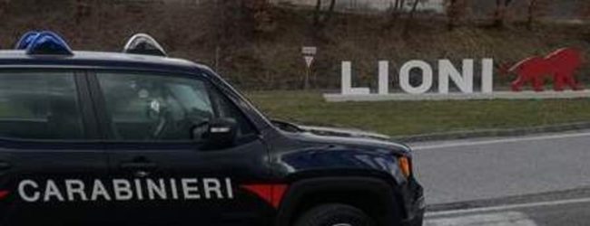 Lioni| Nascondeva droga nella specchiera e tra le pentole: 30enne denunciato