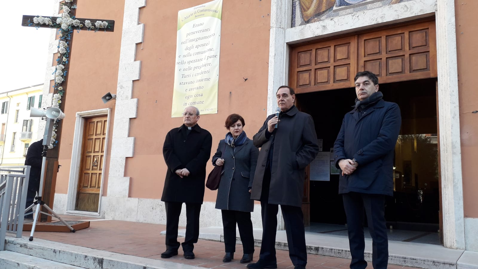 Benevento| “Puliamo la città”, gli studenti e Mastella ripuliscono il Rione Ferrovia