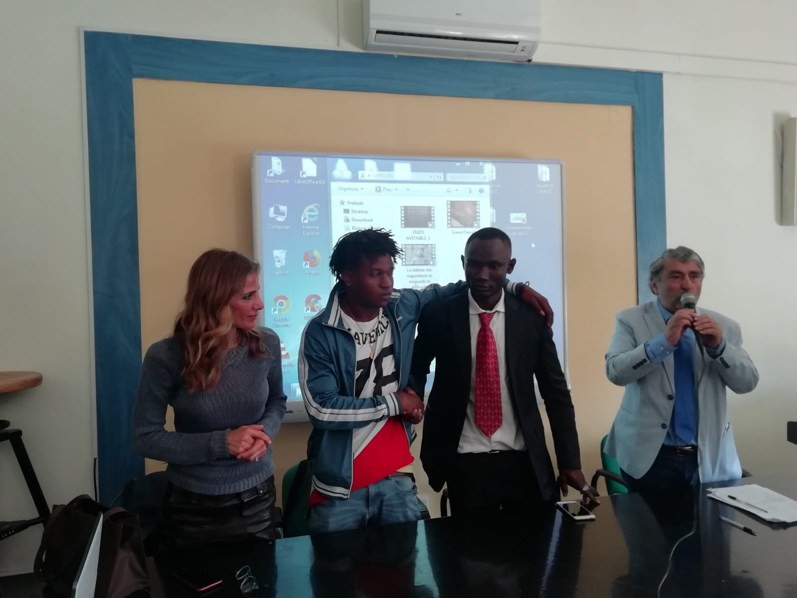 Benevento| Gli studenti del “Galilei Vetrone” incontrano i migranti. Due ragazi del Gambia: “Siamo cittadini del mondo”