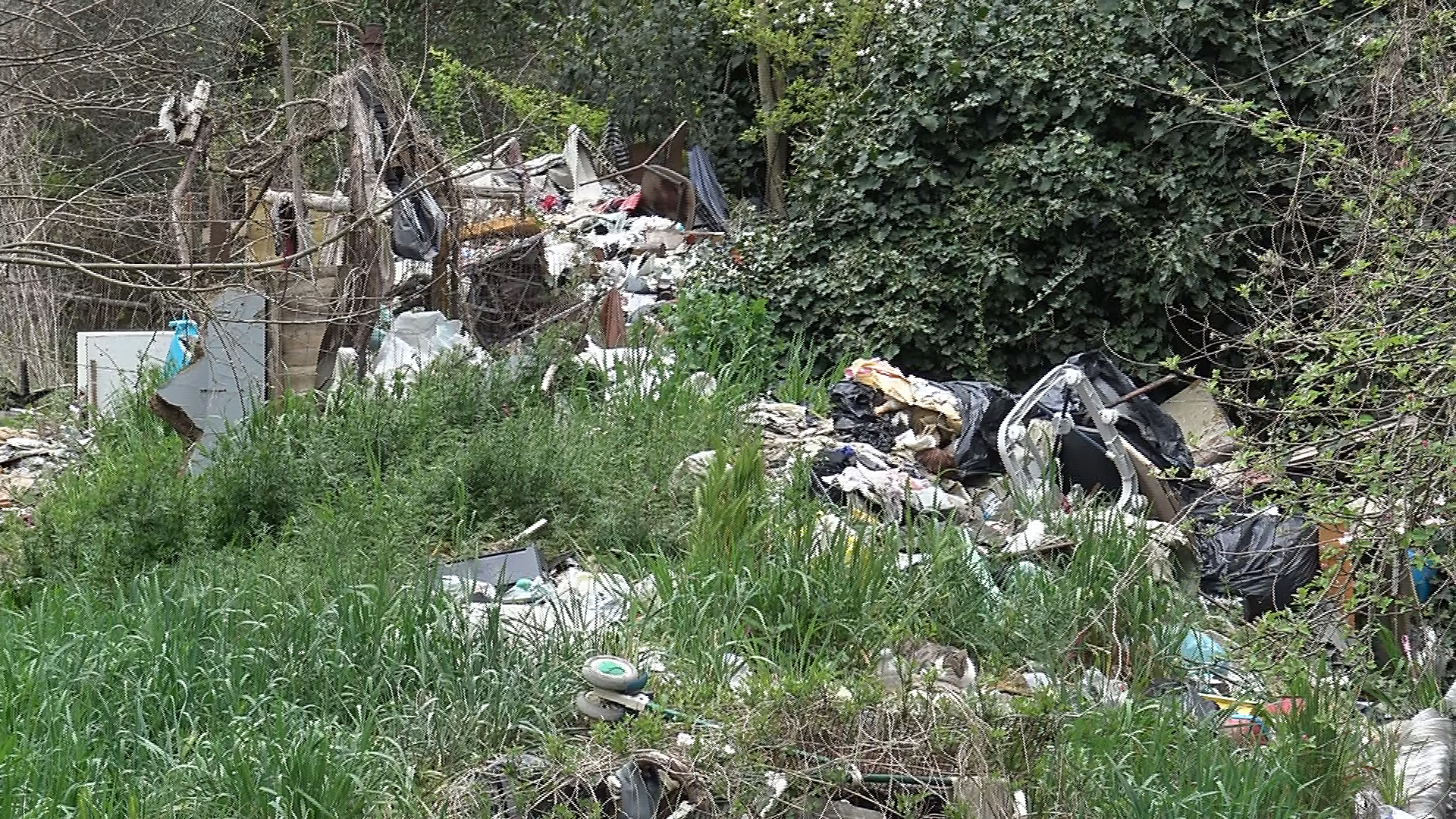 Benevento| Sequestro giudiziario dell’area occupata da una discarica dietro il pozzo di Campo Mazzoni che alimenta il rione Libertà, già contaminato da Tetracloroetilene e Cloroformio