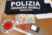 Benevento| Cede dose di eroina dalla finestra: arrestato pusher beneventano