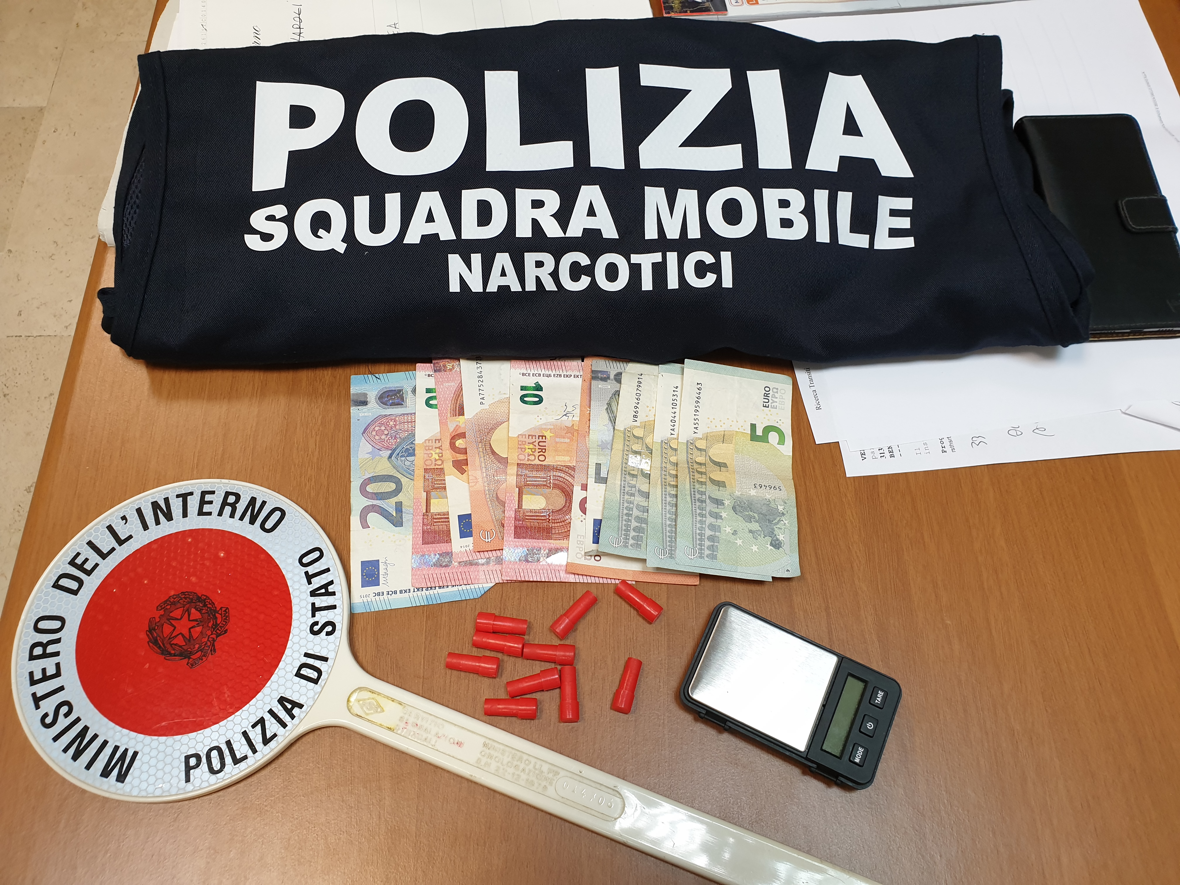 Benevento| Cede dose di eroina dalla finestra: arrestato pusher beneventano