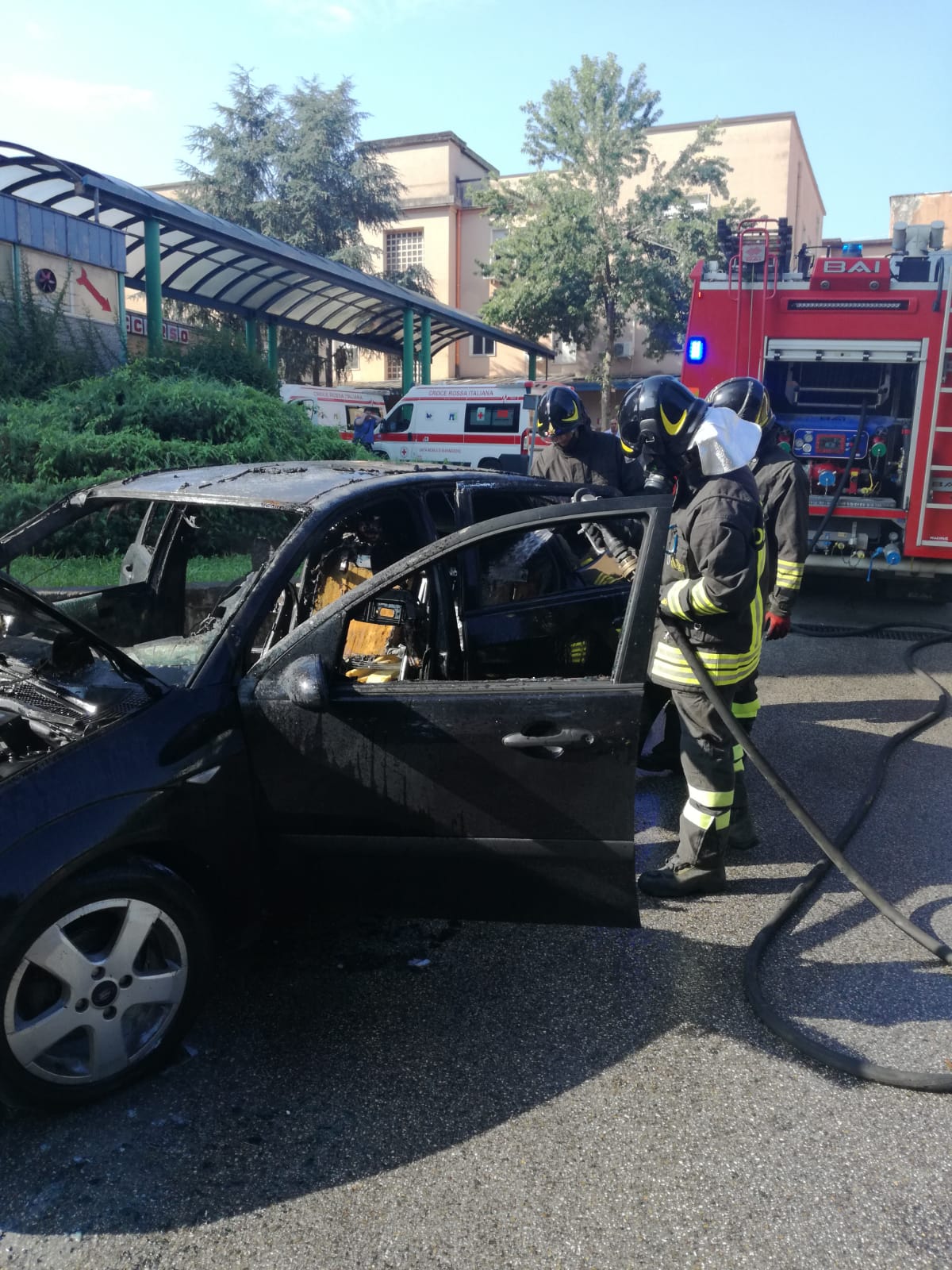 Benevento| Auto in fiamme nei pressi del Pronto Soccorso