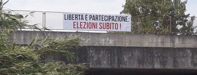 Benevento| Crisi Governo, striscione contro l’intesa PD-M5S