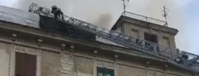 Benevento| Fuoco sul terrazzo di un edificio, intervengono i Vigili del Fuoco