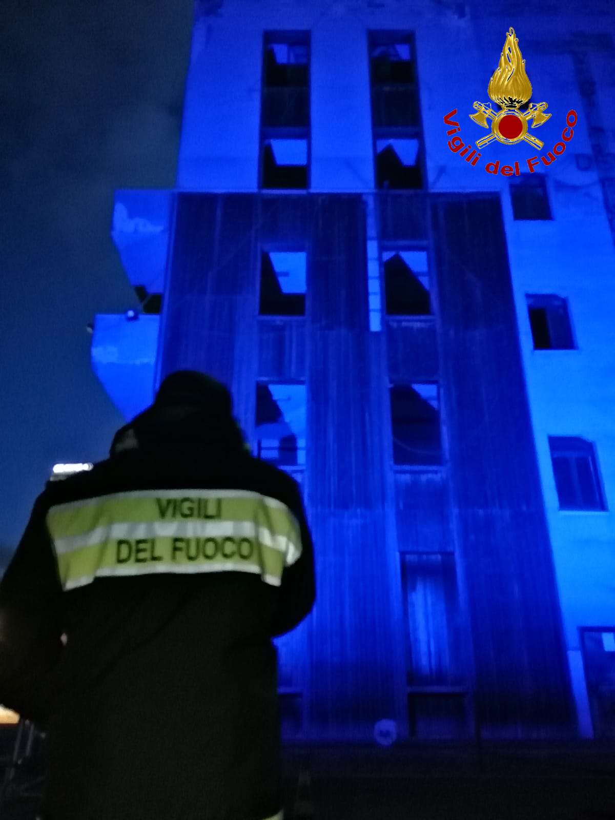 Benevento| Giornata Infanzia: l’Arco di Traiano e il Comando dei Vigili del Fuoco si colorano di blu