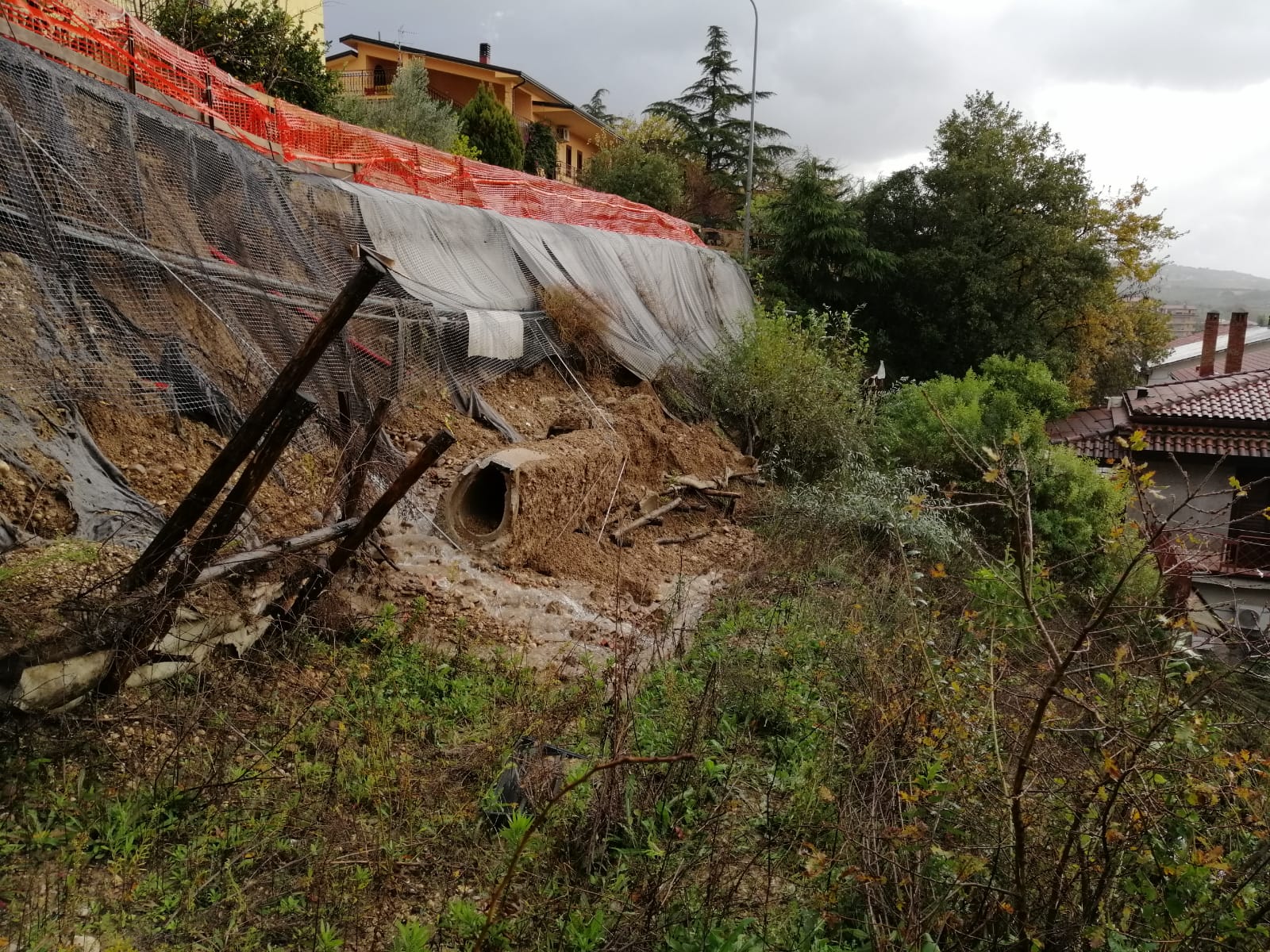 Maltempo, una frana a Ponte