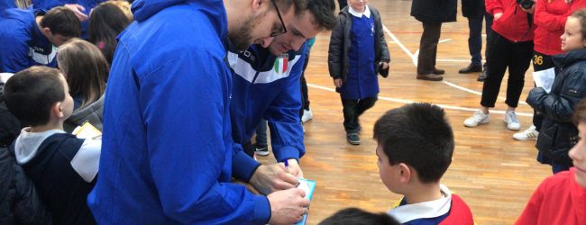 Benevento| La Nazionale di Pallamano incontra le scuole, bagno di folla al ” De La Salle”