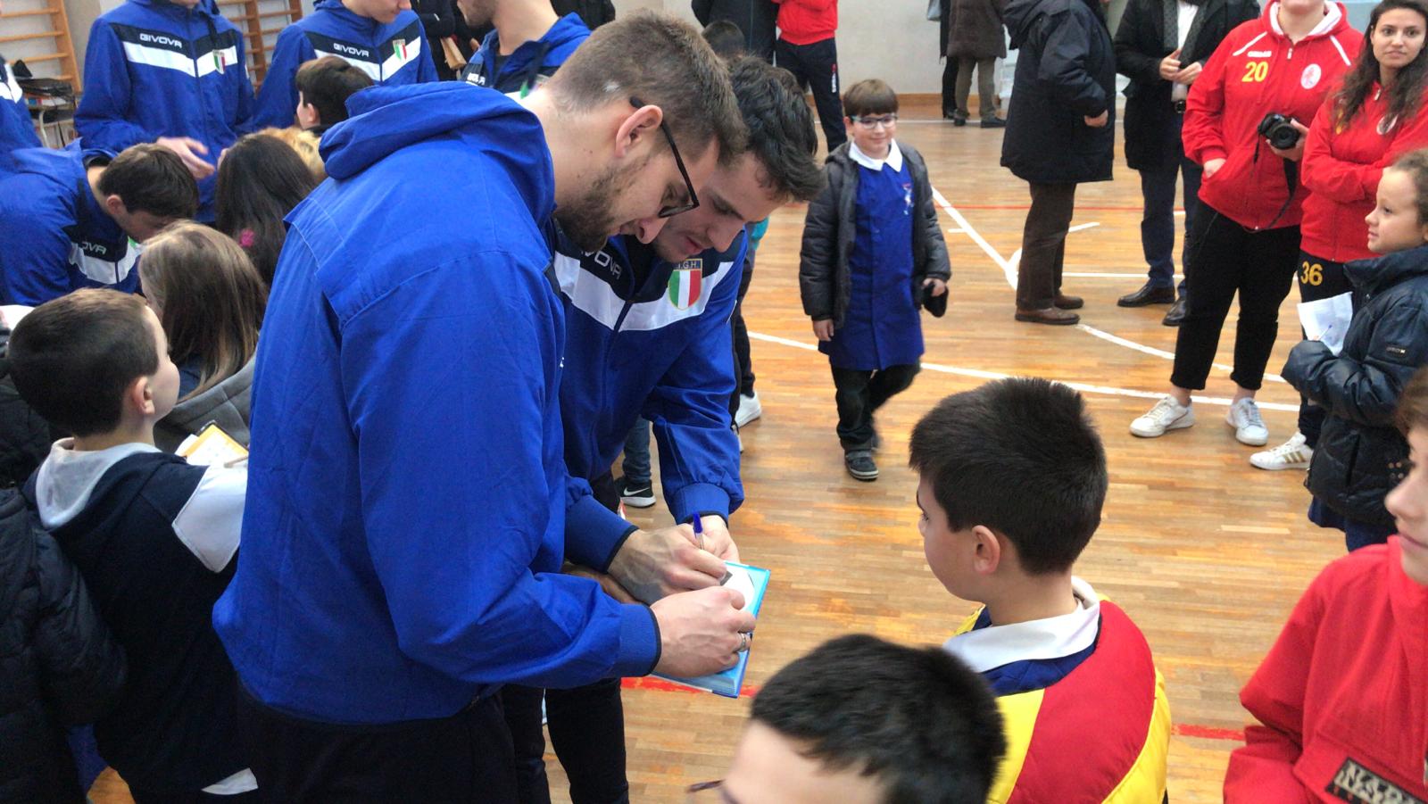 Benevento| La Nazionale di Pallamano incontra le scuole, bagno di folla al ” De La Salle”