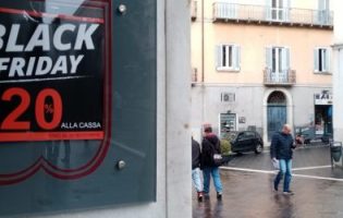 Codici: offerte e trappole, come difendersi dalle fregature del Black Friday