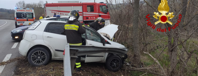 Conza della Campania| Incidente sull’Ofantina, 30enne finisce fuori strada con la sua auto