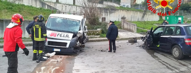 Monteforte Irpino| Auto contro furgone su via Nazionale, tre uomini feriti ricoverati al “Moscati”