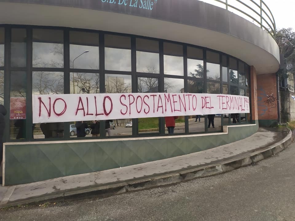 Benevento| Bando Periferie, volantinaggio di L@pAsilo31 al Terminal Bus