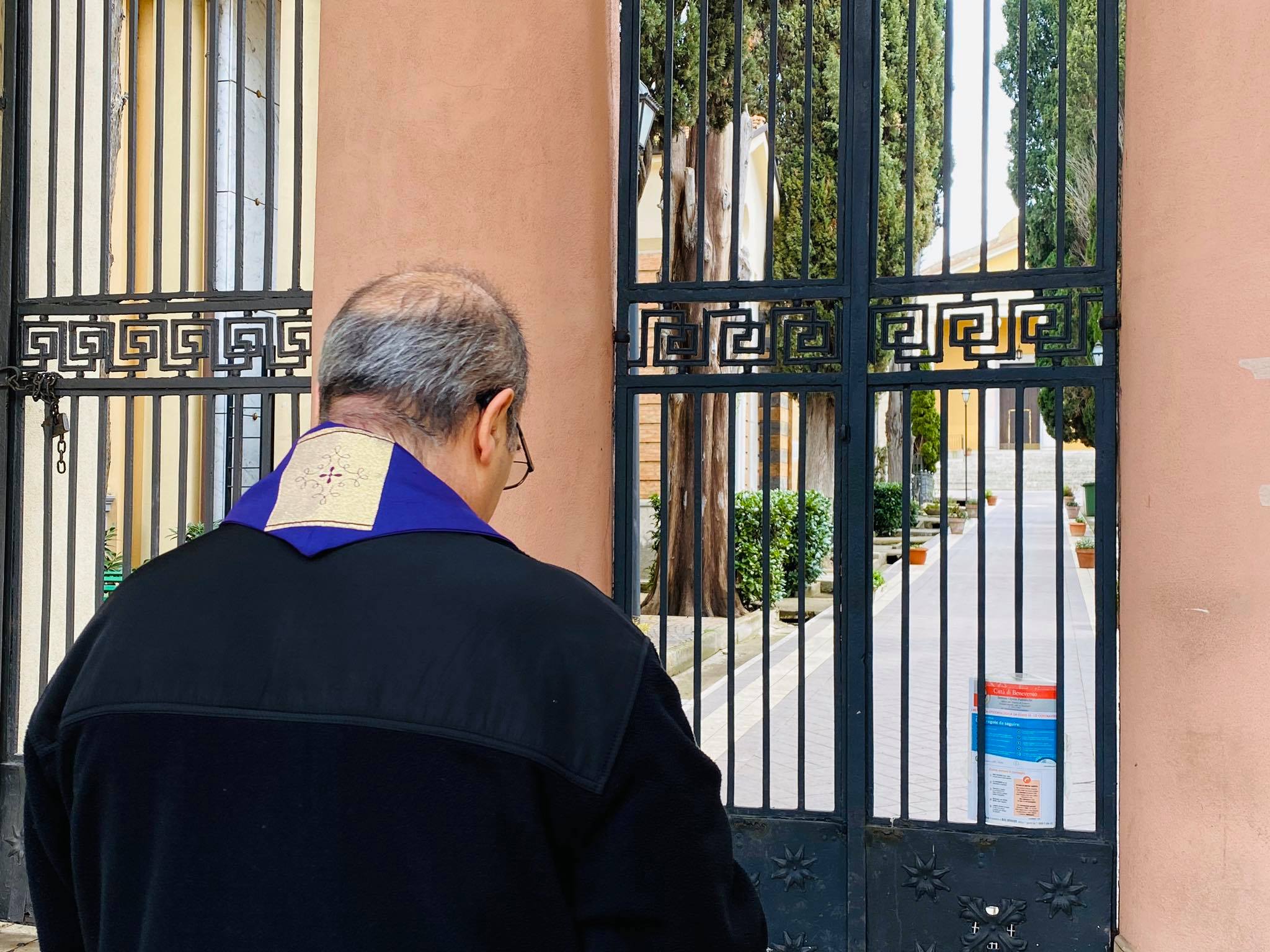 “Venerdi della Misericordia”, Accrocca in visita al Cimitero