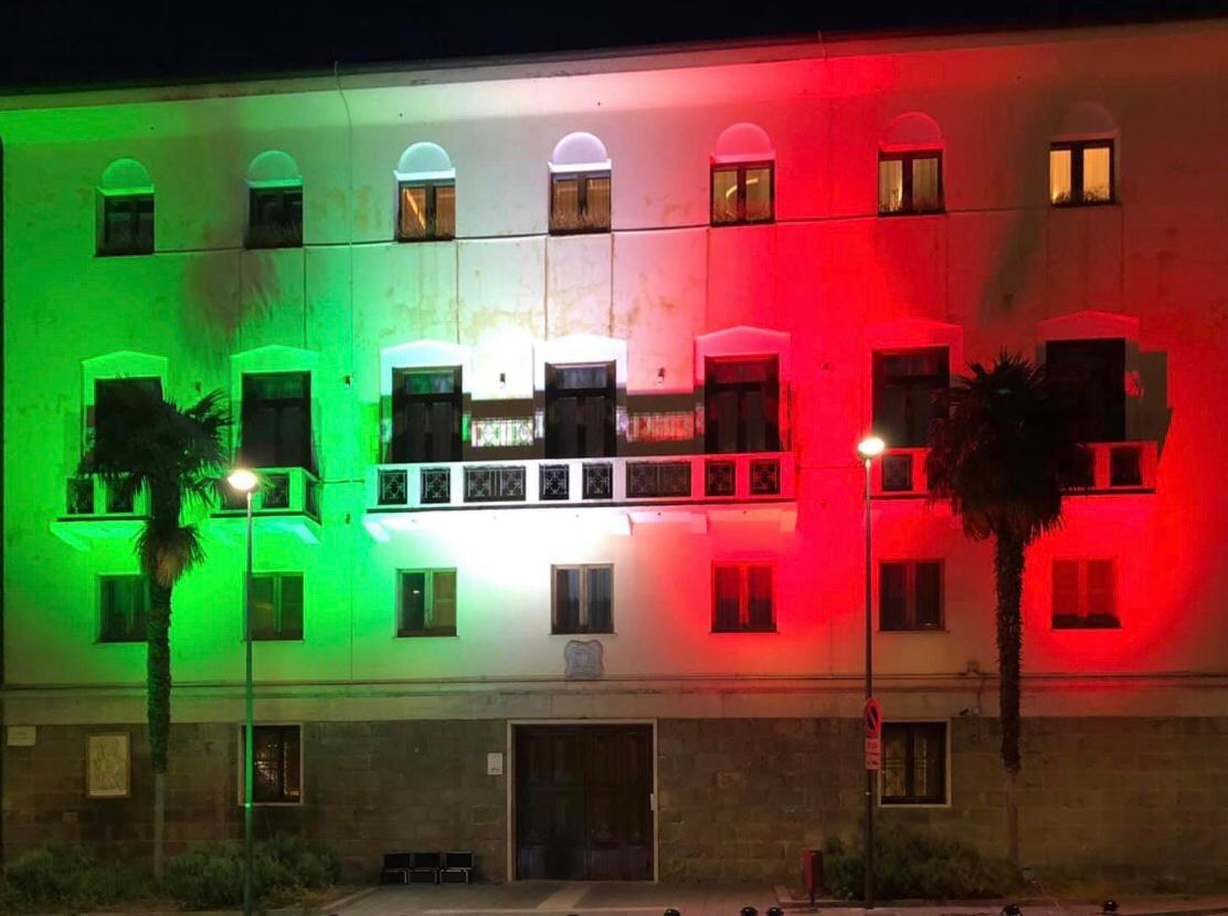 Emergenza, covid-19: Vescovado e Torre Angioina diventano un Tricolore di speranza