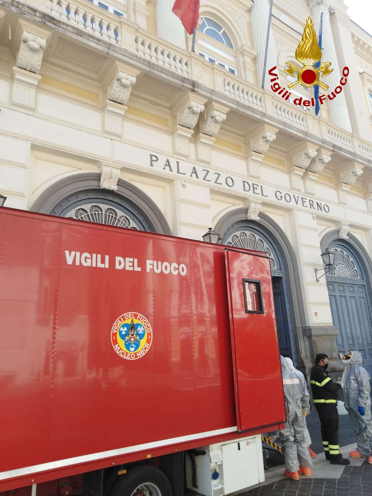 Benevento| Vigili del fuoco sanificano la Prefettura