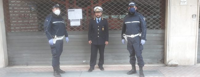 Benevento| Controlli della Municipale, 15 sanzioni e chiuso negozio di alimentari alla stazione centrale