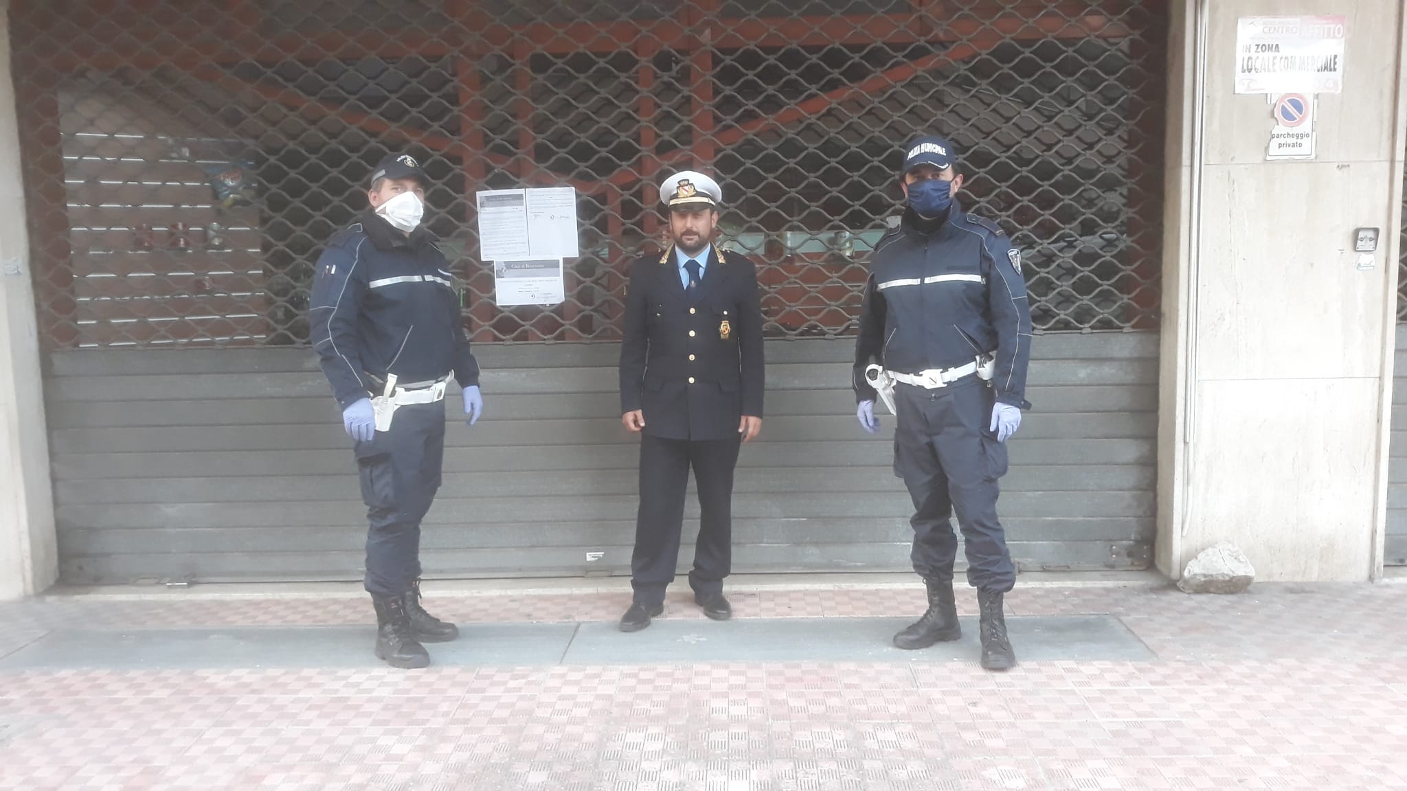 Benevento| Controlli della Municipale, 15 sanzioni e chiuso negozio di alimentari alla stazione centrale