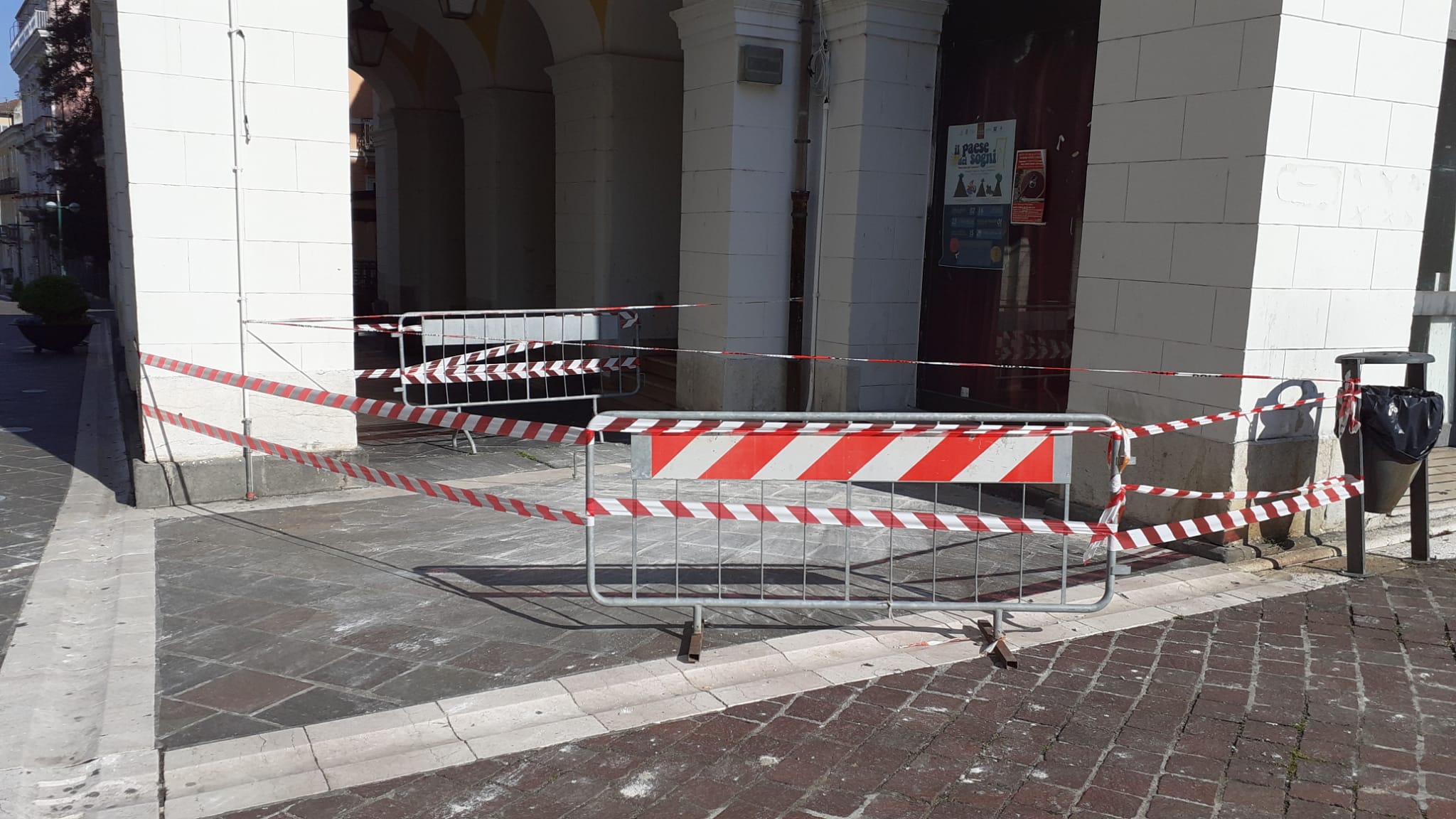 Benevento| Cadono pezzi di calcinaccio dal Teatro Comunale