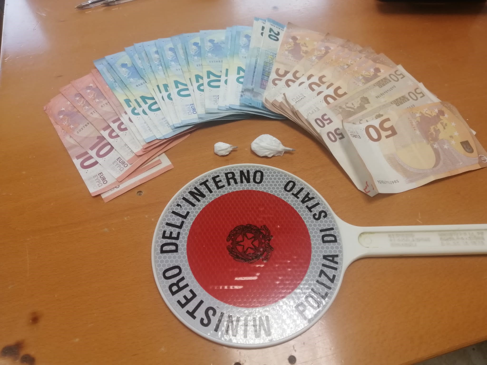 Benevento| Droga, Polizia blocca tossicodipendente con sostanza stupefacente e 1.285,00 euro