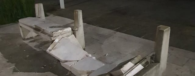 Benevento| Panchine rotte a San Modesto, tornano le invasioni barbariche/FOTO