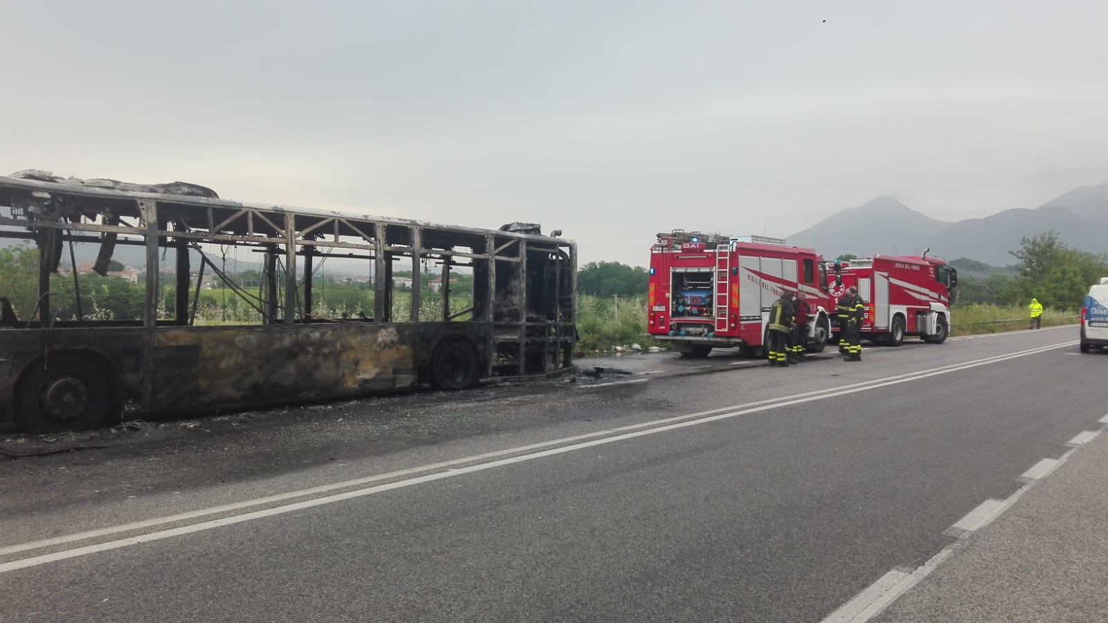 Pullman in fiamme lungo la Telesina, si ipotizza guasto di natura elettrica