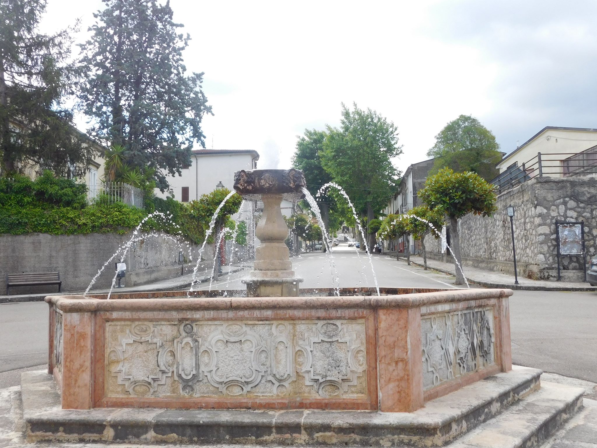 Arpaise| Ripristinata dopo circa trent’anni la fontana in Piazza Generoso Papa, i cittadini ringraziano