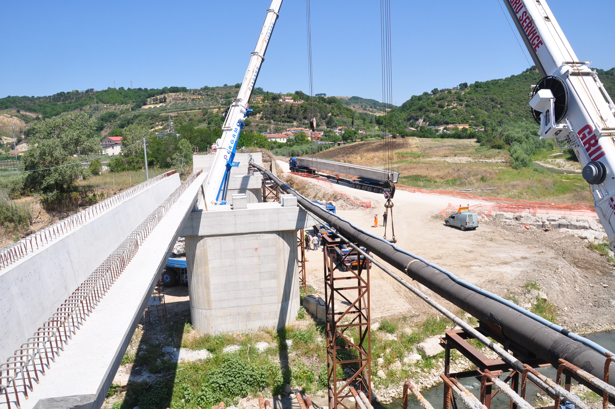 Apice| Varata la prima trave per il nuovo ponte sul fiume Ufita