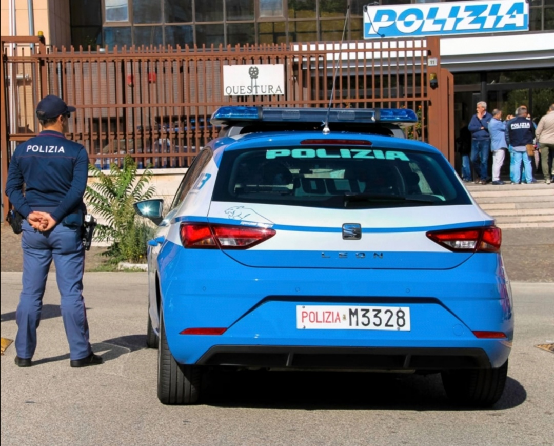 Tenta rapina e palpeggia una commessa, arrestato dalla Polizia un 58enne beneventano