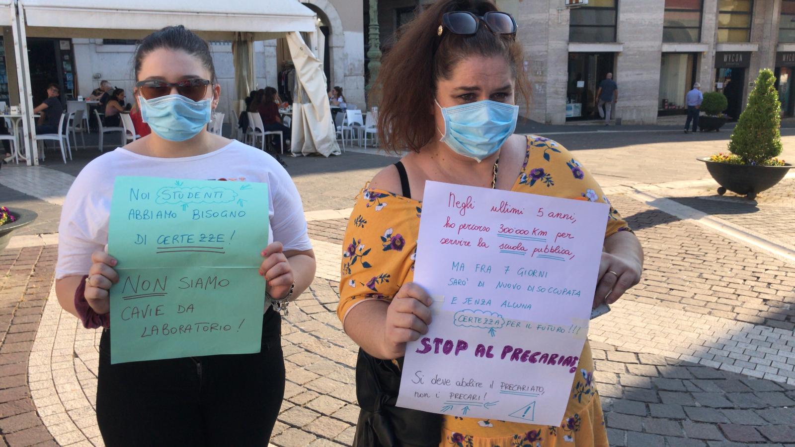 “Priorita’ alla scuola”, anche Benevento aderisce al flash mob nazionale/FOTO E VIDEO