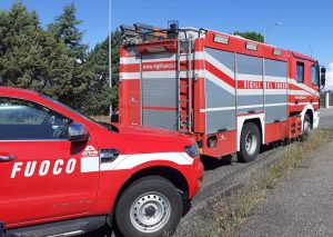 Benevento Incidente in via dei Longobardi, auto finisce nel terreno, paura  per una 55enne/FOTO - Lab TV Lab TV