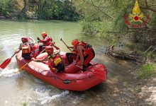 Fiume Volturno: i vigili del fuoco salvano un cane