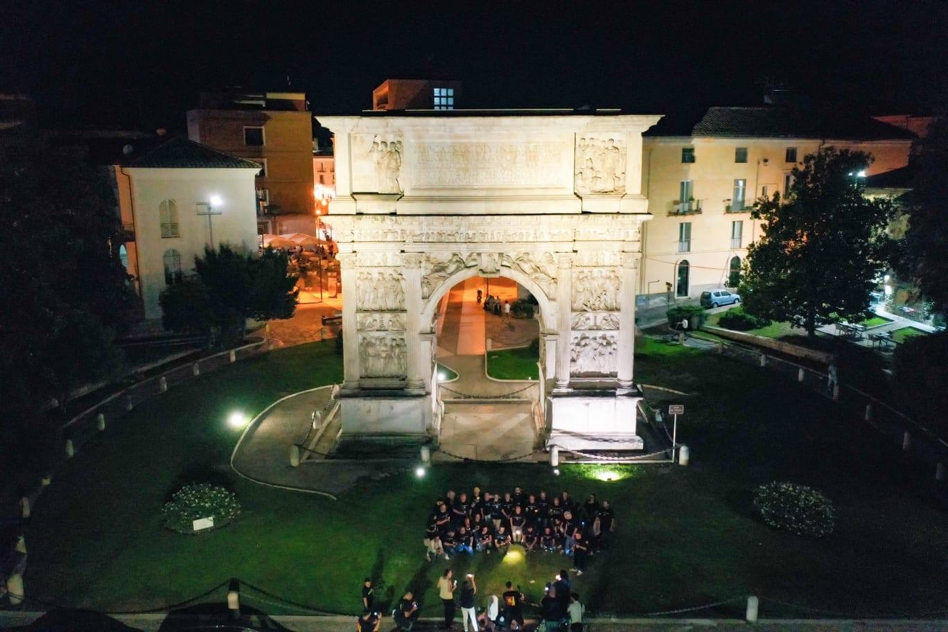 Benevento| #Iolavoroconlafotografia, il flash mob all’Arco di Traiano