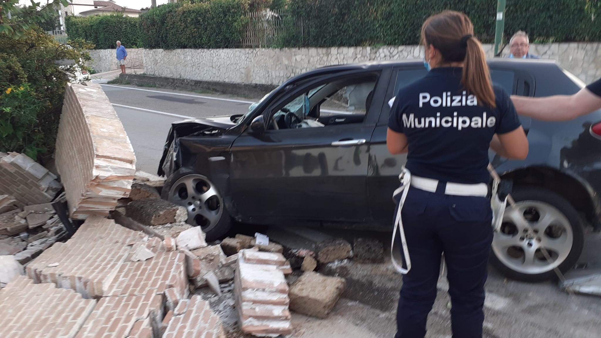 Benevento| Auto contro muretto, ferito 35enne [VIDEO]