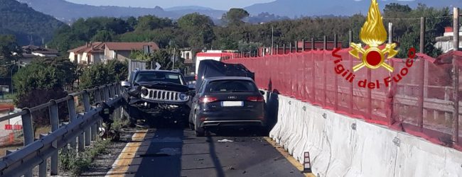 Avellino| Un uomo di 30 anni provoca 4 incidenti, abbandona l’auto e fugge a piedi