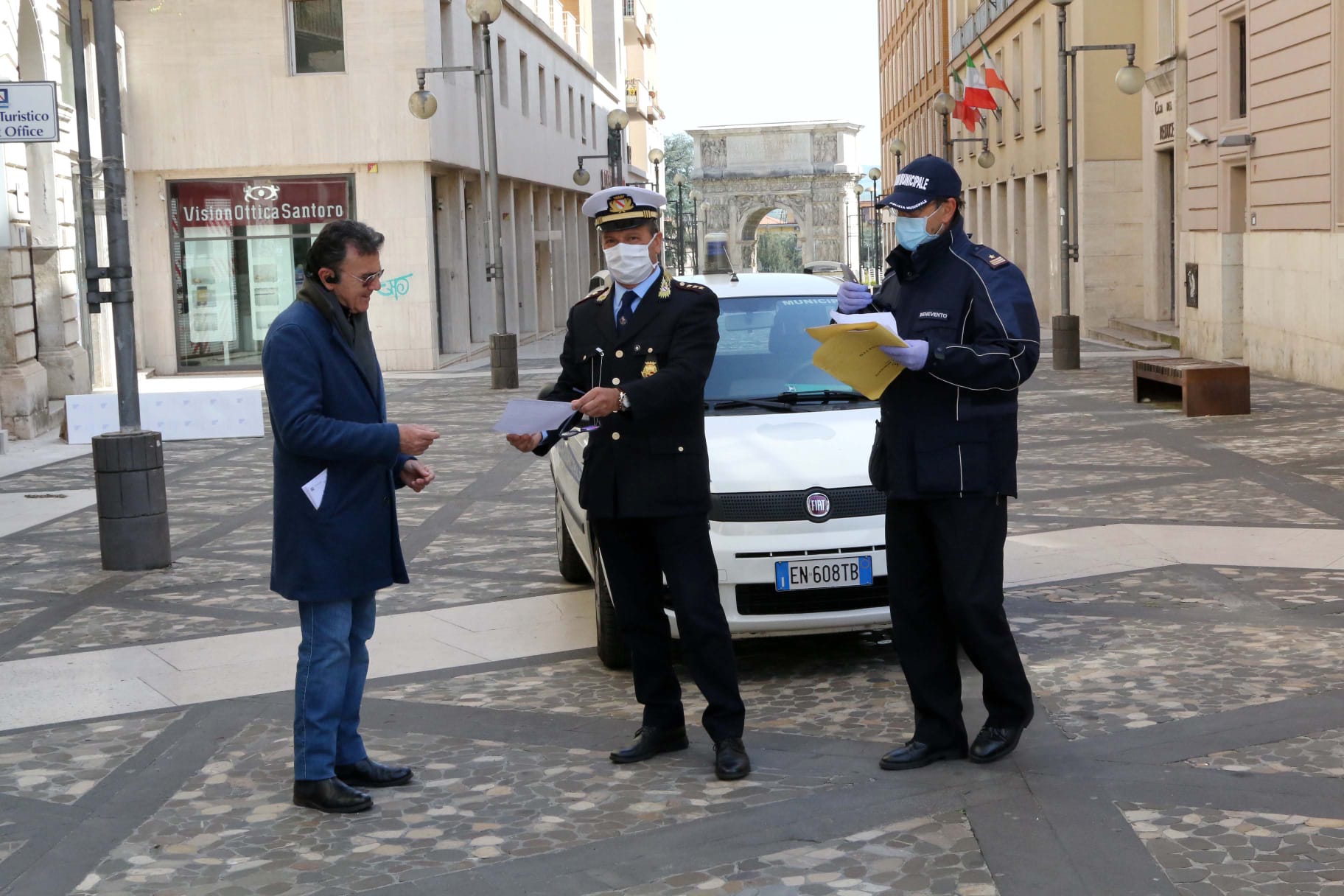 Benevento| Controlli anti-covid, Municipale sanziona un 56enne. Bosco: nei luoghi e locali aperti al pubblico e’ obbligatorio l’uso della mascherina