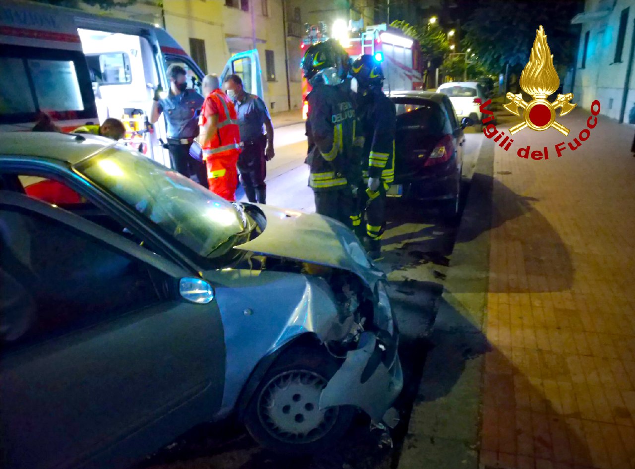 Avellino| Auto sbanda e urta vettura in sista, un ferito