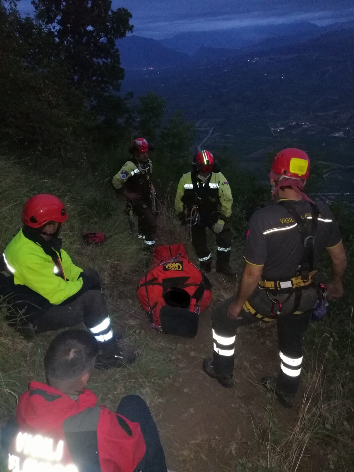 Paupisi| Cadono in un dirupo nel tardo pomeriggio di ieri, salvati alle prime luci dell’alba