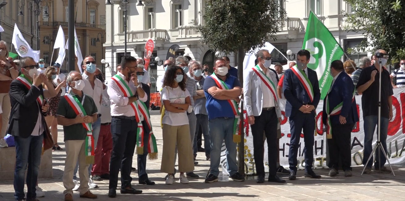 Avellino| Il mondo della politica in piazza contro il Biodigestore