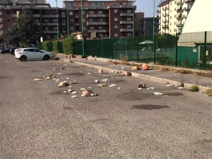 Benevento| Il piazzale di fronte al Mc Donald’s diventa ‘munnezzaro’: ora basta urgono provvedimenti!!!