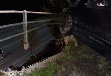 Benevento| Mercedes colpisce 6 auto in sosta e abbatte muro di recinzione/FOTO